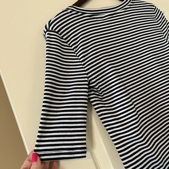 Banana Republic Navy & White Striped Cotton Spandex Top Size Medium - Picture 2 of 12